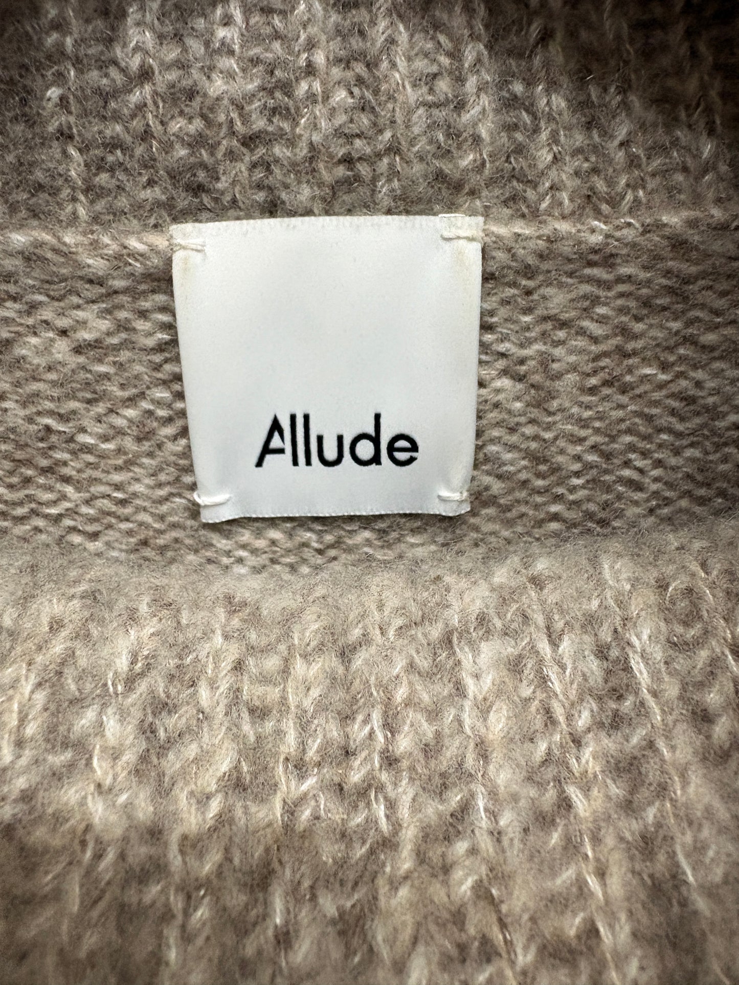 Allude Mushroom Roll-Neck Vest