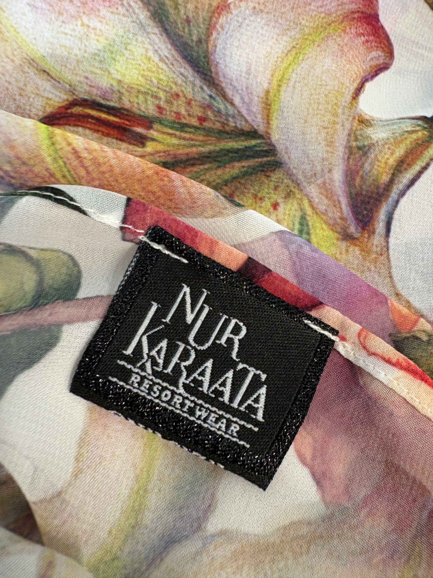 Nur Karaata Daniella White Floral Beach Sarong