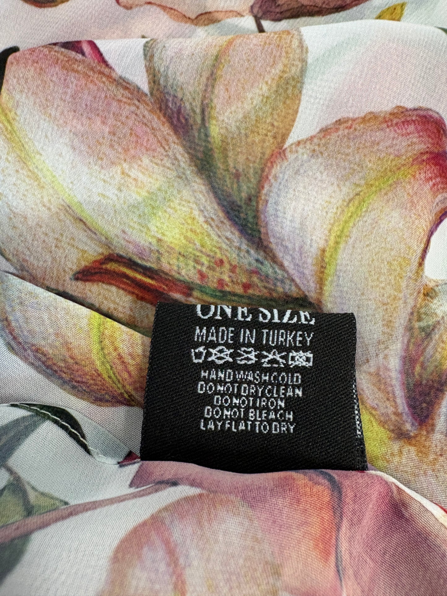 Nur Karaata Daniella White Floral Beach Sarong