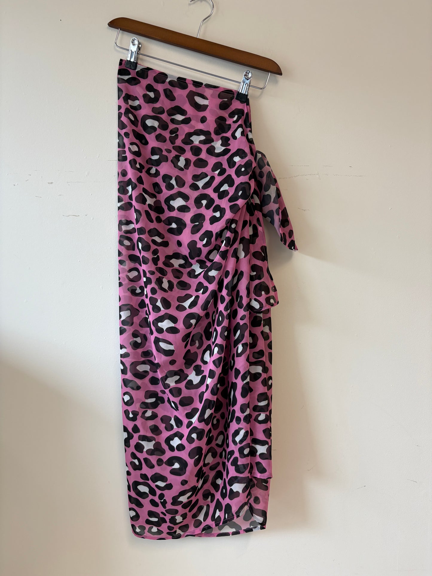 Nur Karaata Pink Leopard Sarong