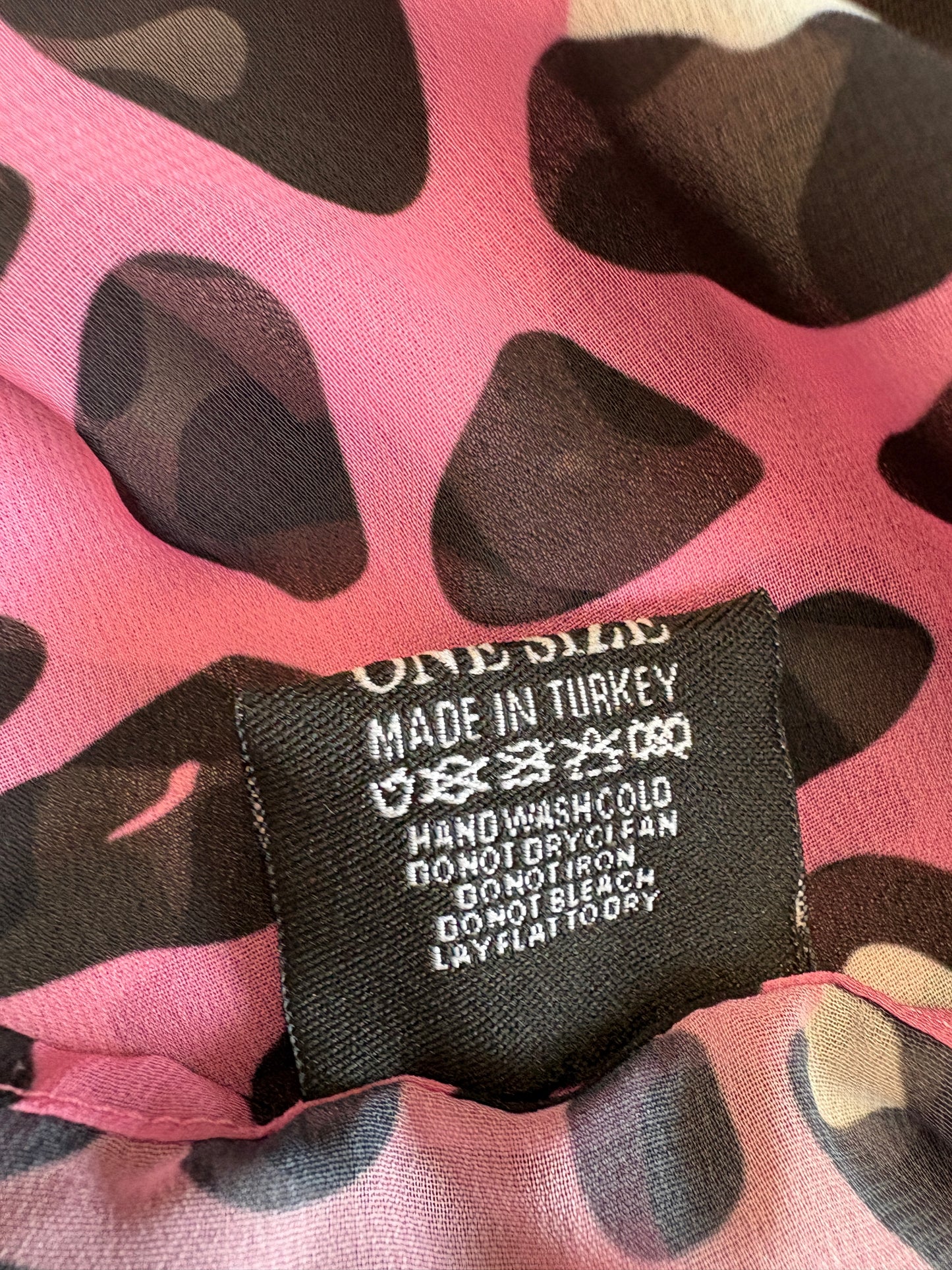 Nur Karaata Pink Leopard Sarong