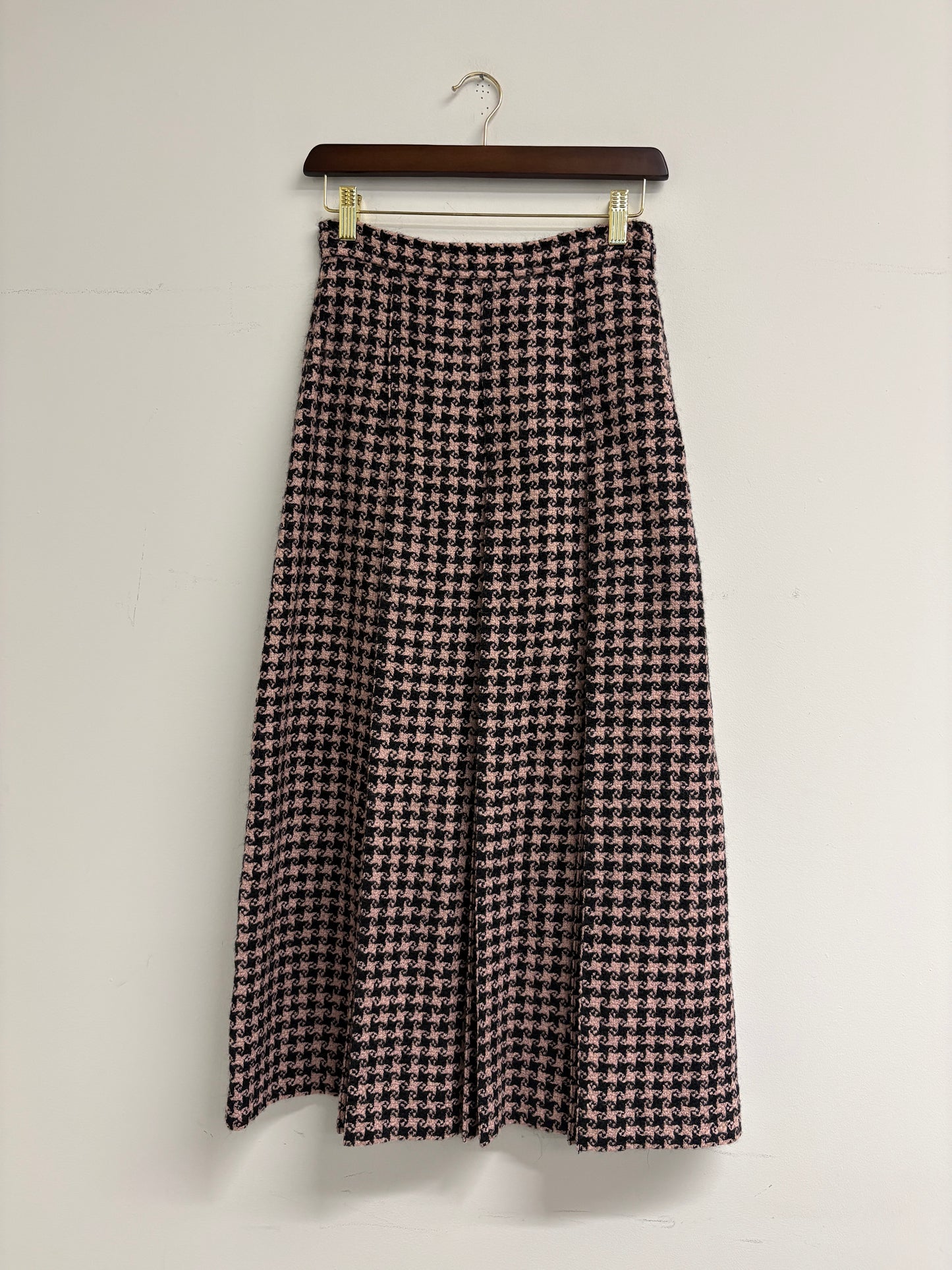 Gucci Wool Mid Length Houndstooth Skirt in Pink And Black