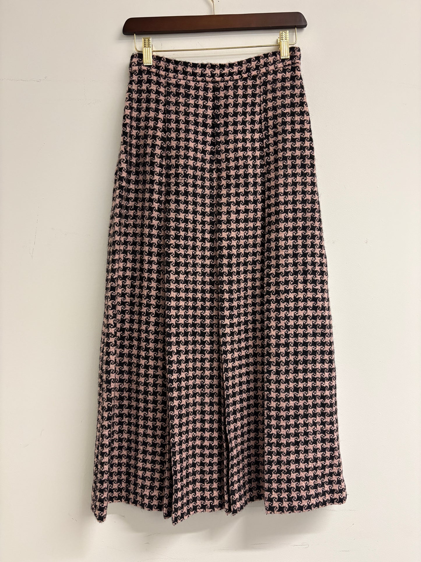 Gucci Wool Mid Length Houndstooth Skirt in Pink And Black