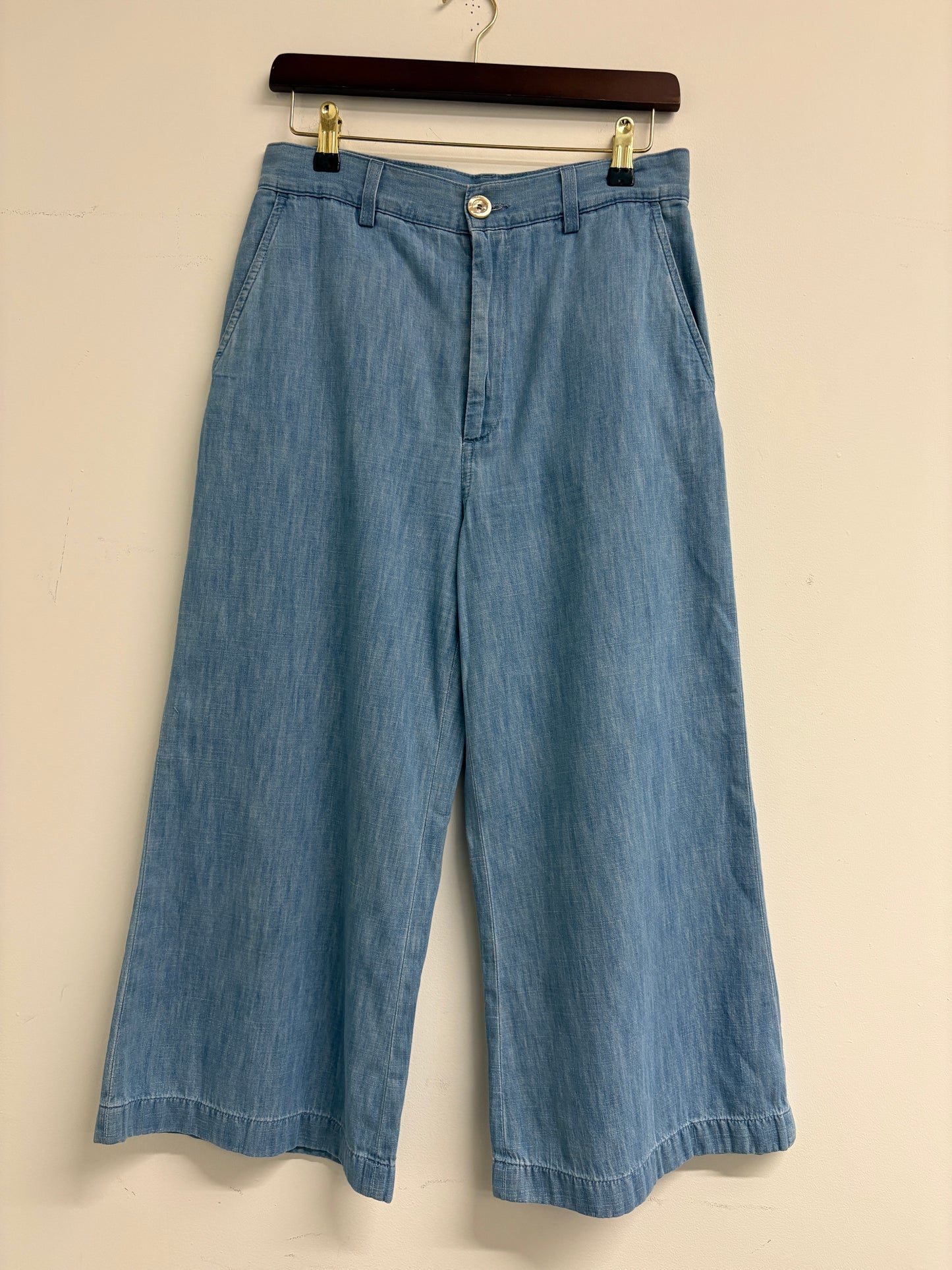 Gucci Crop Denim Jeans With Red Embroidered Logo