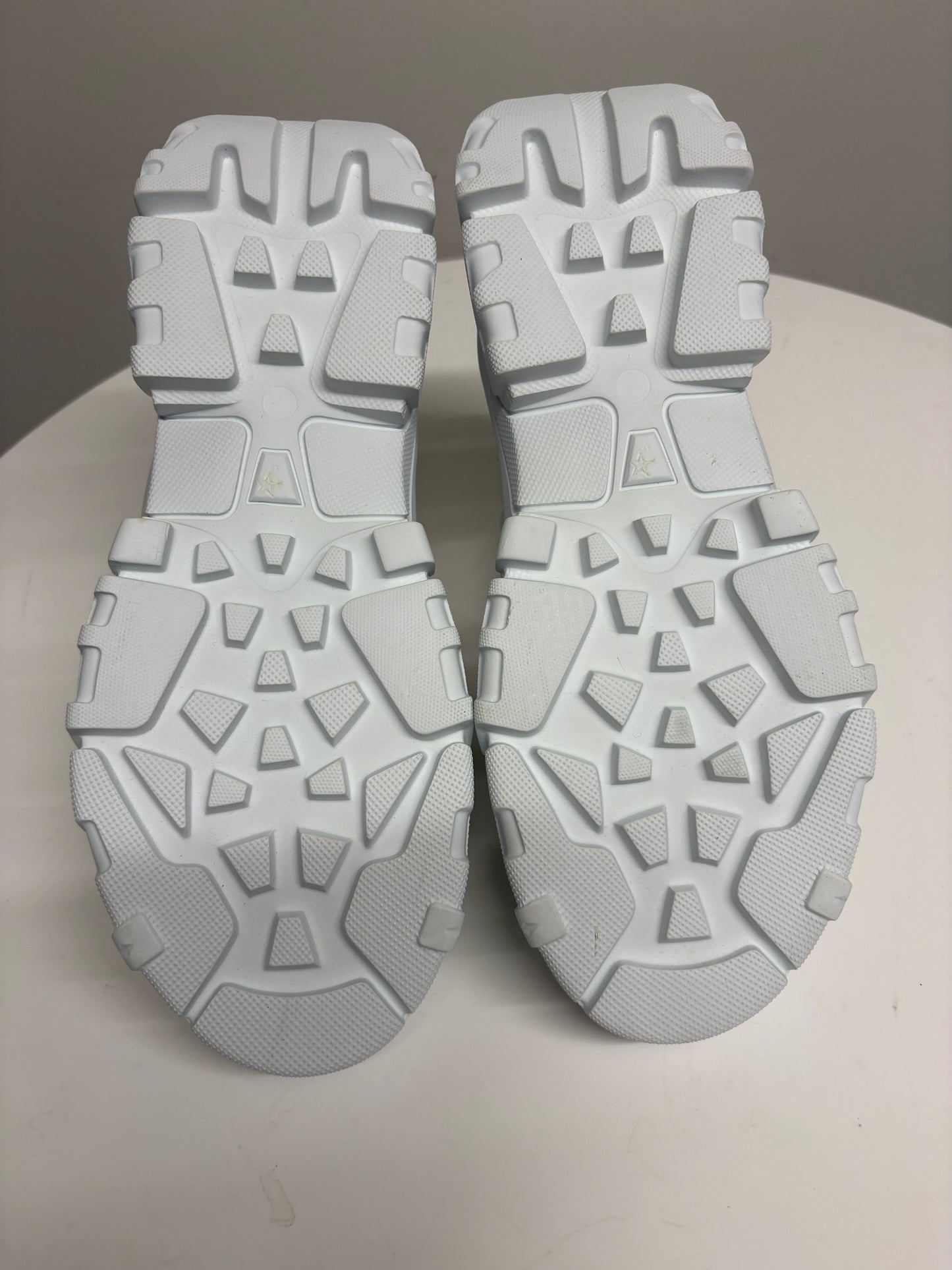 MCQ Orbyt Low-Top Sneakers