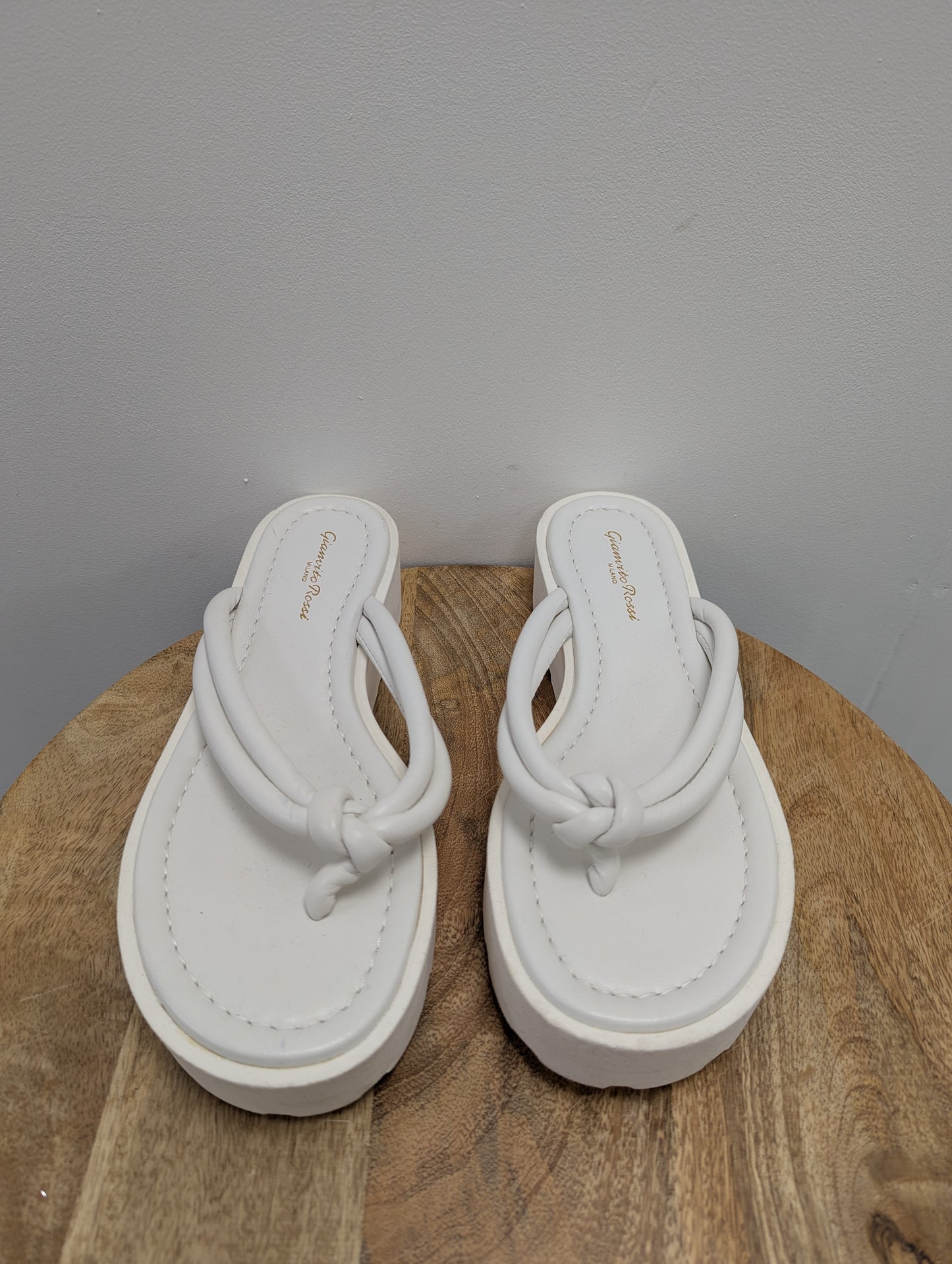 Gianvito Rossi White Leather Platform Flip Flops