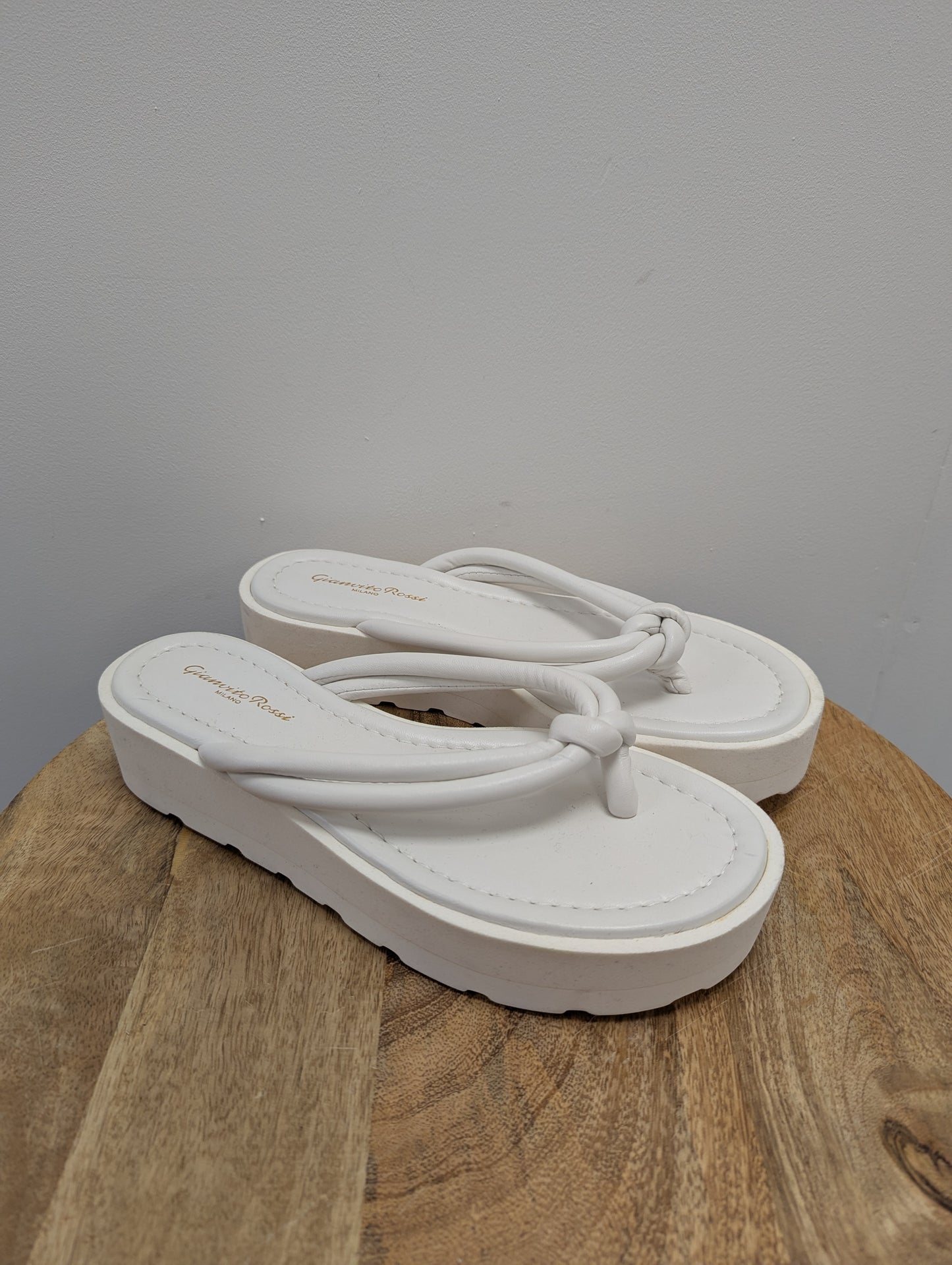 Gianvito Rossi White Leather Platform Flip Flops