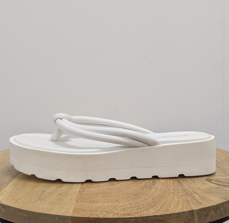 Gianvito Rossi White Leather Platform Flip Flops